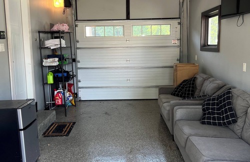 Iowa City House | 5 minute walk to Kinnick Stadium! Perfect GAMEDAY stay!nSpacious 4-bedroom house