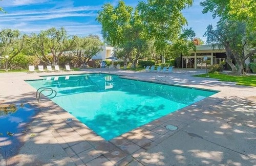 Valencia Condo | 5 Minutes from Six Flags & 30 minutes from Los Angeles
