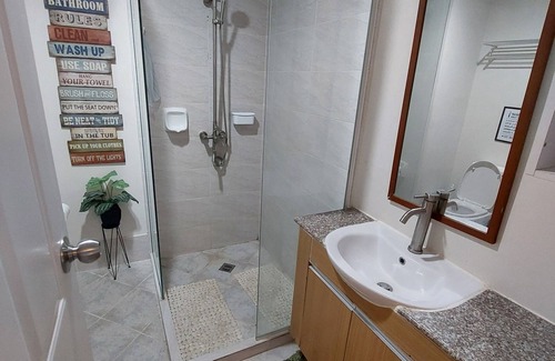 Mactan Export Processing Zone Condo | 5 MINUTES FROM THE AIRPORT 1 BEDROOM WITH BALCONY