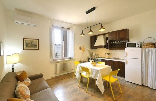 Donoratico Apartment | 5 minutes from the sea, Apartment "La Stazione", for families in the town center
