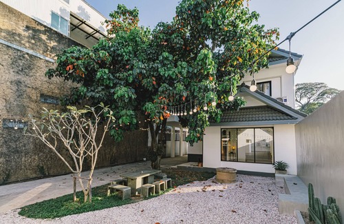 Wat Ket House | 5 minutes to Tha Pea 4BR Home with Art Space