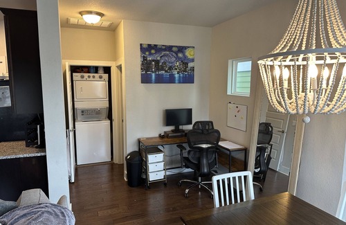 Parker Lane House | 5 minutes to downtown, 10 min to airport. Perfect for couple's retreat
