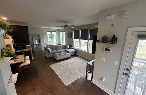 Parker Lane House | 5 minutes to downtown, 10 min to airport. Perfect for couple's retreat