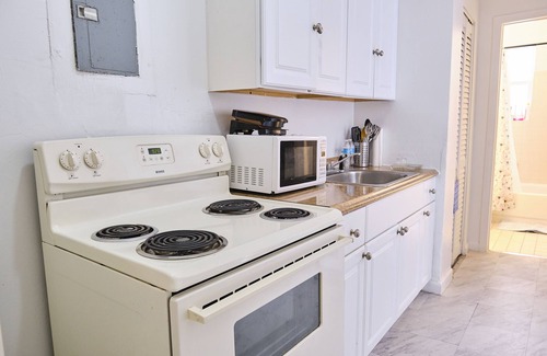 Overtown Apartment | 5 minutes to Downtown Apt 201