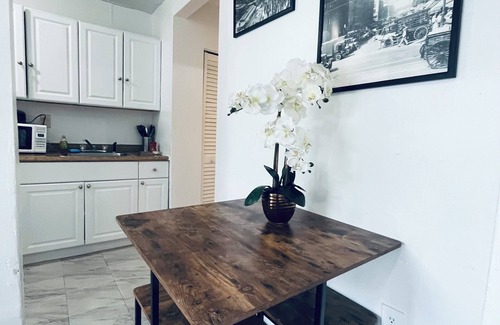 Overtown Apartment | 5 minutes to Downtown Apt 201