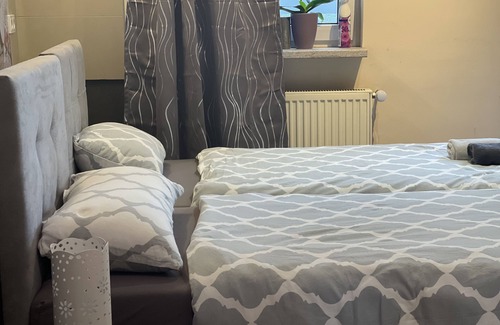 Feyen-Weismark Apartment | 5 minutes to the Moselle, bus stop right outside the front door to the center.