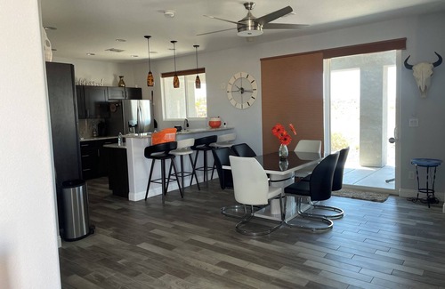 Sunridge Estates House | 5 minutes to the lake, river or casinos! Beautiful view