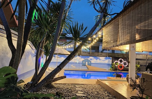 Taman Bangi Villa | 5 minutes to Train Station ! Pool Party Villa in the City.