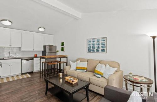 Barton Hills Apartment | 5 Minutes to Zilker Barton Springs with Parking