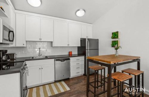 Barton Hills Apartment | 5 Minutes to Zilker Barton Springs with Parking