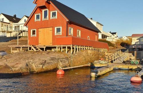 Hustad House | 5 person holiday home in Bud-By Traum