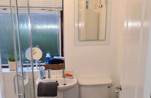 Corby House | 5✳self-catering house-5 beds-driveway parking-netflix-wifi
