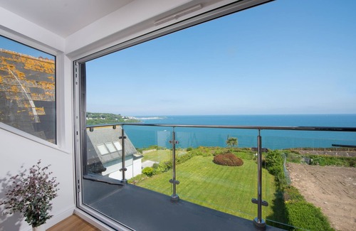 Carbis Bay Apartment | 5 St Gwithian - an apartment that sleeps 2 guests in 1 bedroom