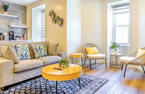 Parkway Museum District Apartment | 5 Star Art District Haven–Walk to Top Attractions!
