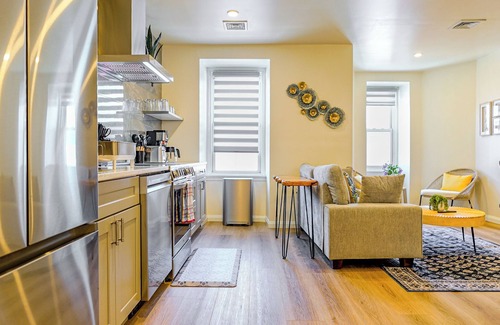 Parkway Museum District Apartment | 5 Star Art District Haven–Walk to Top Attractions!