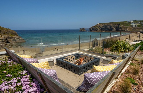 Portreath House | 5 Star Award Winning! Hot Tub & Sea View & Fire Pit & Cinema Den & Beach Access!