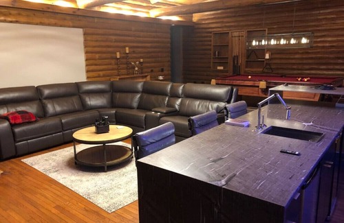 Murphysboro House | 5 Star Cabin LUXURY AMMENITIES W/POOL HTUB close to WINE TRAIL, HIKING, FISHING