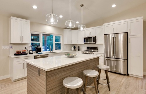 Canyon Gate House | 5-STAR GORGEOUS JACUZZI SINGLE STORY HOME CLOSE TO STRIP. LICENSED/PERMITTED