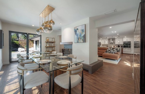 Beach Park House | 5 Star Luxury Getaway Heated Pool & Outdoor Fireplace