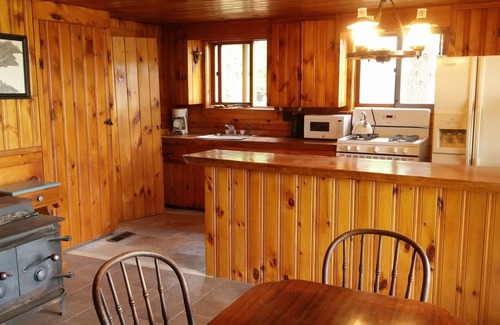 Waterford Cabin | 5 STAR Magical Waterfront Cabin on Papoose Pond! 25 Minutes to Sunday River.