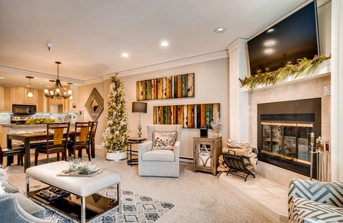 Peak 9 Condo | 5 Star -PRIME LOCAL Autumn Delight VILLAGE @ BRECK Mountain Side Pool+Hot Tubs+
