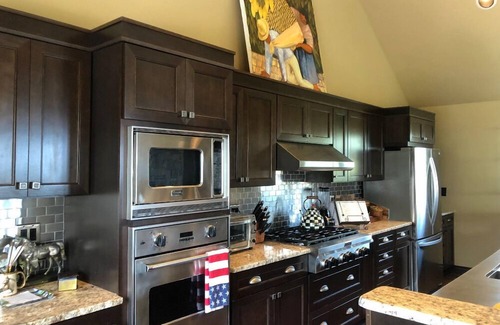 Somers Cabin | 5 Star Private Gated Luxury 3 King Bedroom Estate Lodge Lake Views EV Charger