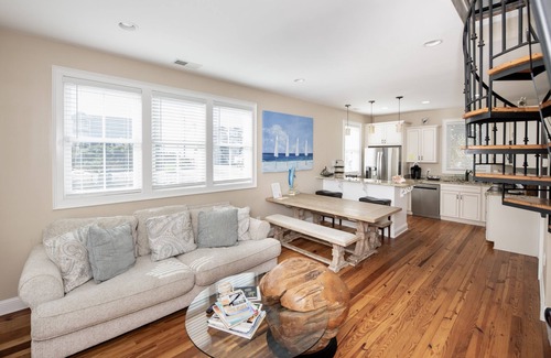 Atlantic Beach House | 5 Star Reviews 3 Bedroom Luxury House w/Pool, Steps from Beach, Sleeps 7, Shops