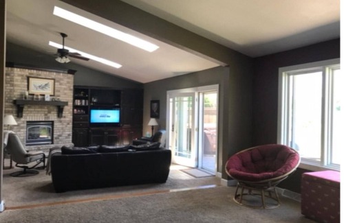 Oshkosh House | 5 Star Reviews, 5-Bedroom Home Sleeps 10, 3-Bath, Hot Tub, Game Room, So Nice!