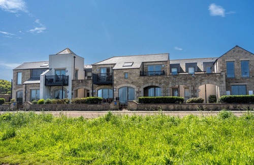 Seahouses Apartment | 5 star Tourist Board rating alongside award winning Bamburgh beach.