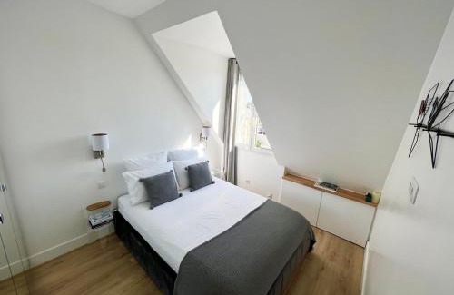 Quartier de la Roquette Apartment | 5 Stars 2-BR in Center , Air Conditioner , Elevator