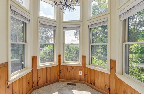 Franklin Cottage | 5-story Group Getaway w/Game Room in Franklin!