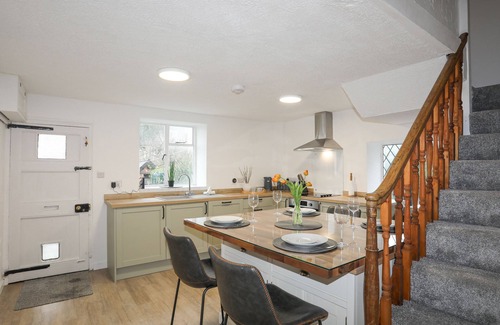 Llandwrog Cottage | 5 The Crescent