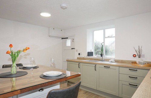 Llandwrog Cottage | 5 The Crescent