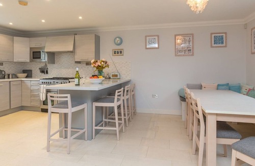 Thorpeness Cottage | 5 The Sanctuary in Thorpeness, Close to the famous boating lake and the beach - Aldeburgh Coastal Co