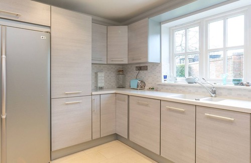 Thorpeness Cottage | 5 The Sanctuary in Thorpeness, Close to the famous boating lake and the beach - Aldeburgh Coastal Co