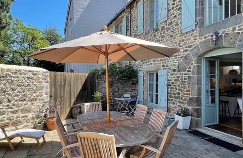 Dinan Agglomeration Cottage | 50 metres from the quay - a rare gem in the heart of Dinan harbour - parking lot