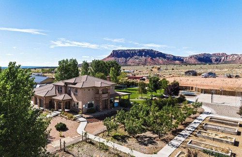 Fredonia House | 50 miles from Zions Park/Desert Oasis with hot-tub