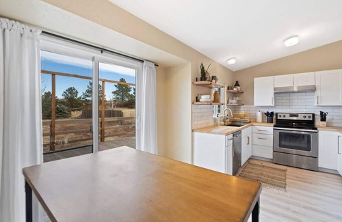 Monument House | 500 Trumbull Ln, Beautiful Mountain Views! Close to Hiking Trails