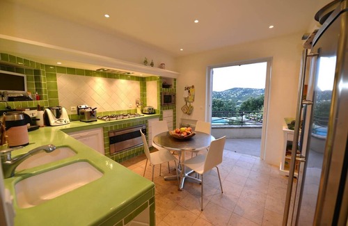 Plage de la Garonnette House | 500m from sea, private tennis, pool and spa, open views, 4 acres, AC, 14 people