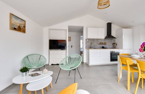 Barbatre Ski Chalet | 500m from the beach - House 6 adults & 1 child