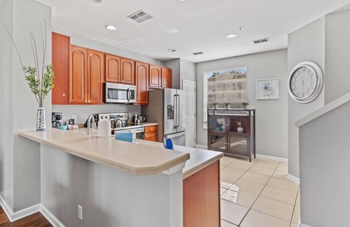 Florida Central Atlantic Coast House | 5026-11 Cozy Multi-Story 3-BD Condo at Vista Cay