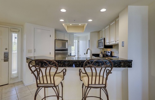Palmetto Dunes Condo | 503 Barrington Arms - Crisp and Beachy. What a View!