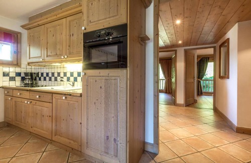 Les Belleville Apartment | 50m from ski slopes, 2nd floor, view ski slopes, fitness, swimming pool, sauna, hammam, balcony