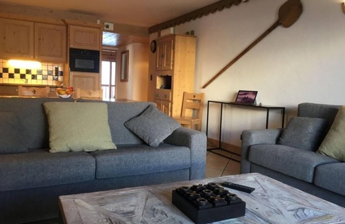 Les Belleville Apartment | 50m from ski slopes, 2nd floor, view ski slopes, fitness, swimming pool, sauna, hammam, balcony