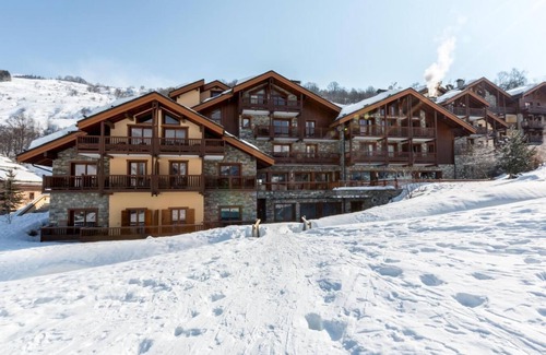 Les Belleville Apartment | 50m from ski slopes, 4th floor, view valley, fitness, swimming pool, sauna, hammam, balcony, tv