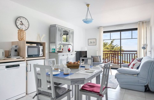 Pleneuf-Val-Andre Apartment | 50m from the beach, seaview flat for 3