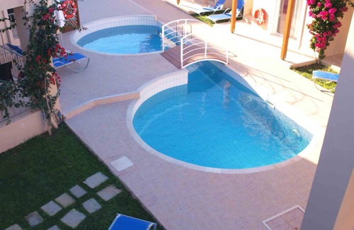 Nopigia Villa | 50mt to the beach★Roof terrace lounge★ Shared pool