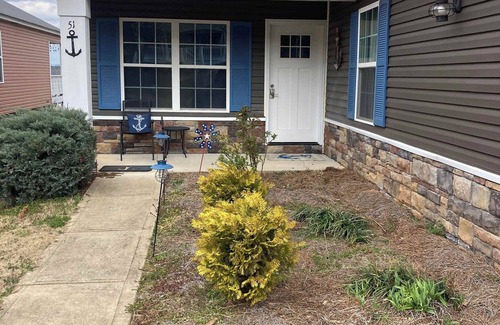 Leesburg House | 51 The Anchor Summary
