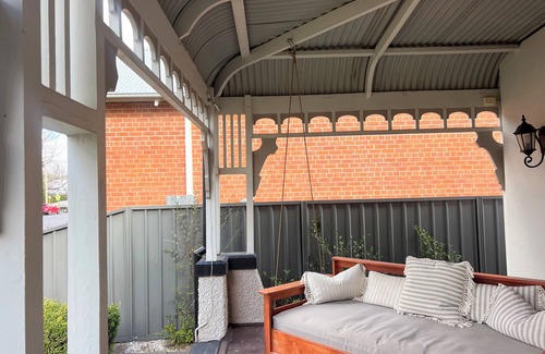 Wagga Wagga House | 52 Simmons Street, Wagga Wagga