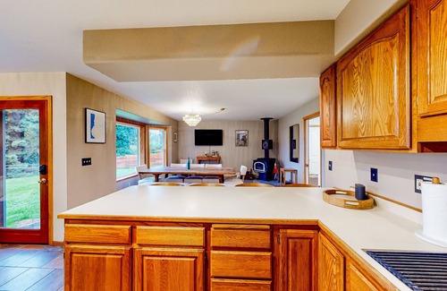 Arcata House | 55% Discount 🌅 Ocean View w Firepit & Redwoods 🌲 Near HSU 🐕👍